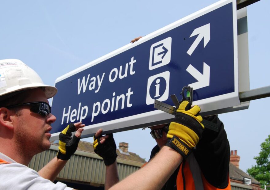Toronto sign maintenance services