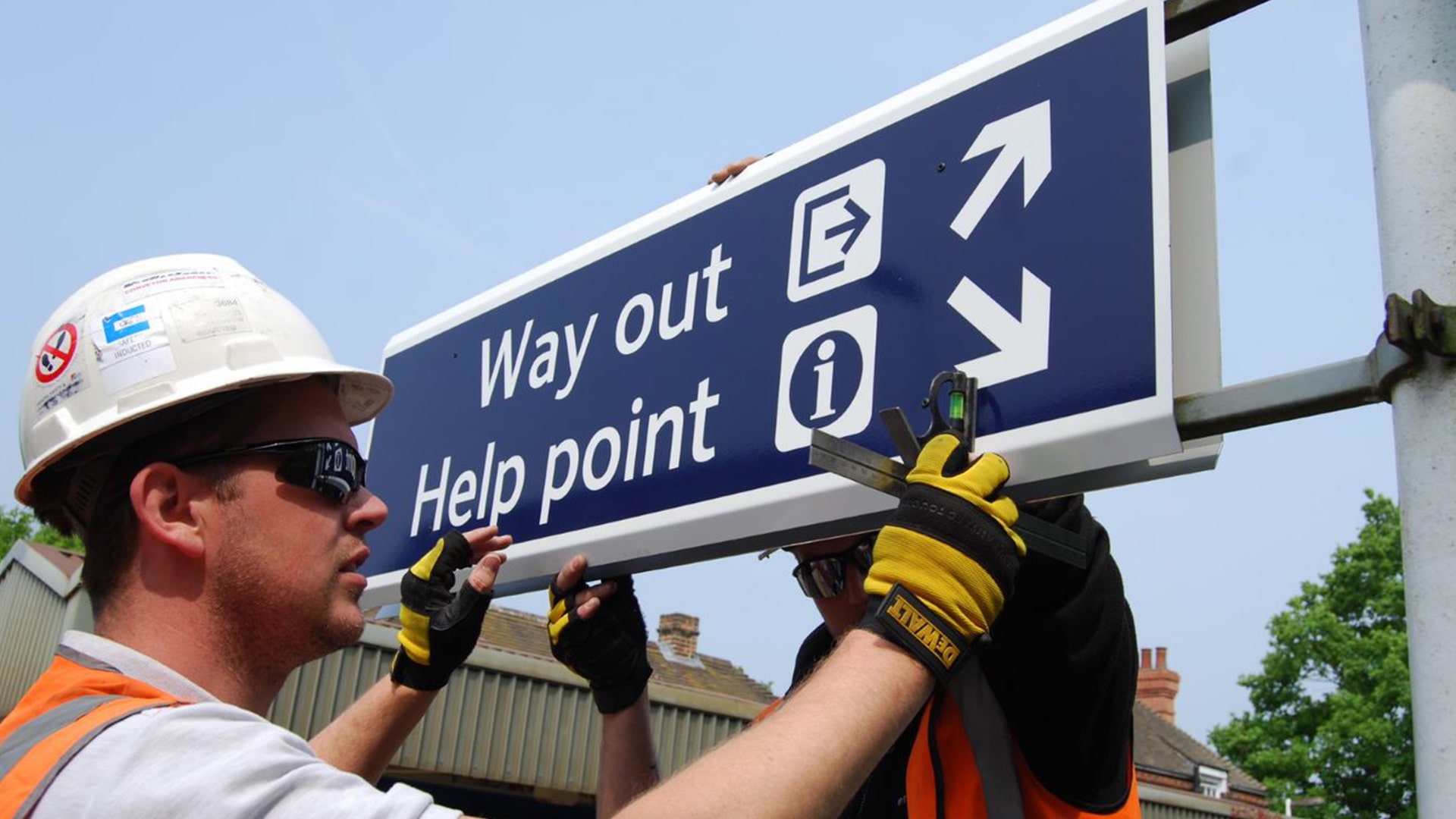 Toronto sign maintenance services